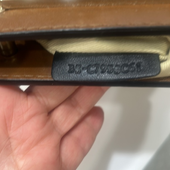 Valentino caravani authentic purse - Picture 9 of 10